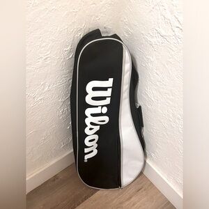 Classic vintage Wilson black/white tennis racket carrier. Fits up to two rackets